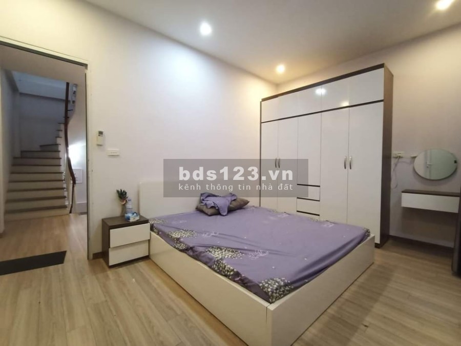 Bán nhà Quận Long Biên đúc kiên cố 5 tầng, liên hệ 0973687942 giá tốt đầu tư sinh lời