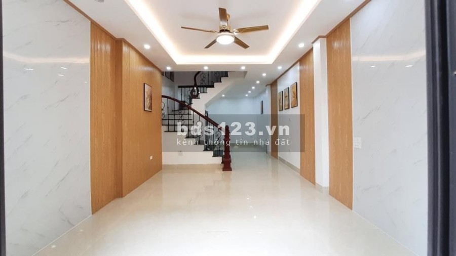 Bán nhà ngõ 268 Ngọc Thuỵ, bao mới đẹp, diện tích 42/70m2, giá bán 3,5 tỷ, sổ vuông đẹp