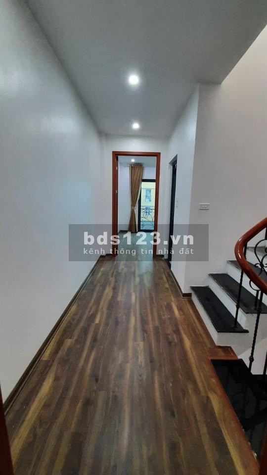 Bán nhà ngõ 268 Ngọc Thuỵ, bao mới đẹp, diện tích 42/70m2, giá bán 3,5 tỷ, sổ vuông đẹp