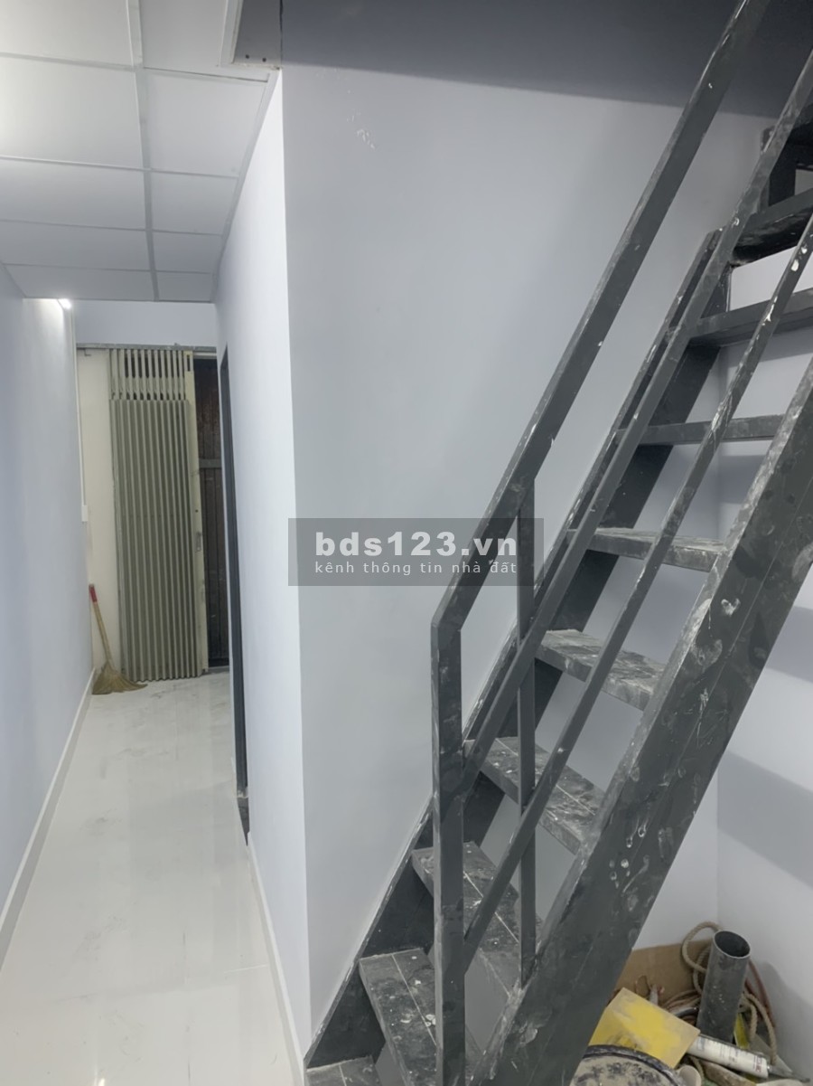 Bán nhà Quận Bình Tân, đường Bình trị Đông nhà mói xây, kiến trúc đẹp, khu dân cư đông đúc