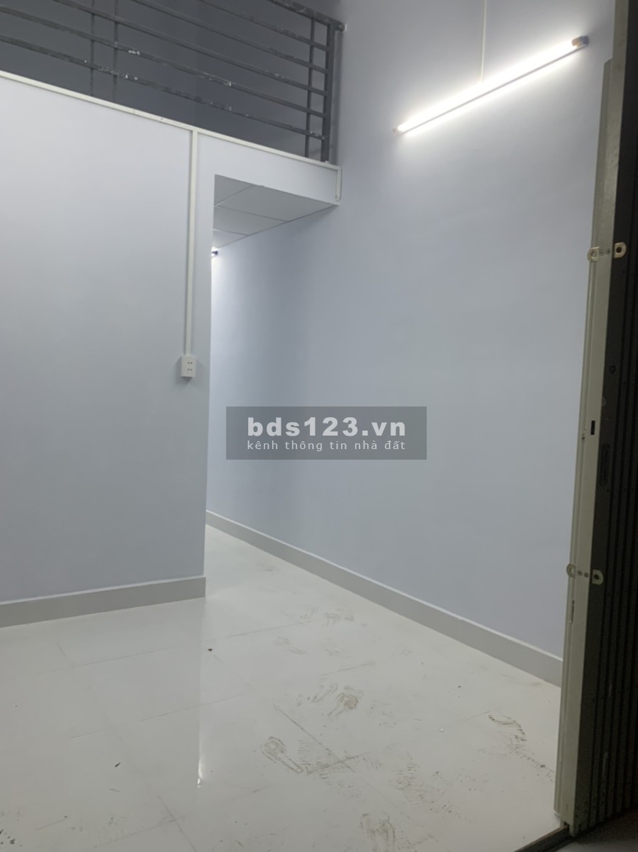 Bán nhà Quận Bình Tân, đường Bình trị Đông nhà mói xây, kiến trúc đẹp, khu dân cư đông đúc
