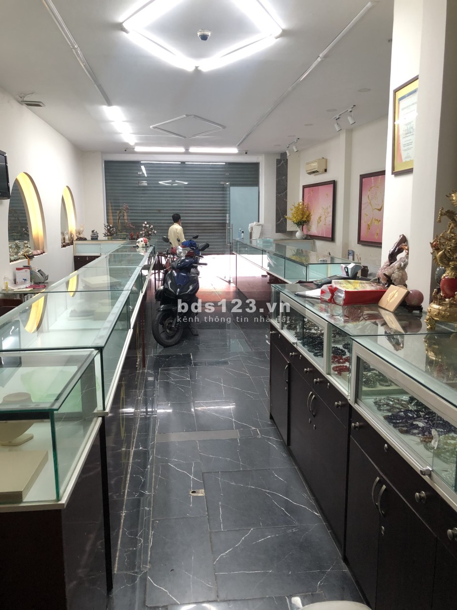 Mặt tiền Nguyễn Đình Chiểu (2 chiều) Quận 3, chính chủ cho thuê nhà 135m2 vừa hết hợp đồng, giá tốt