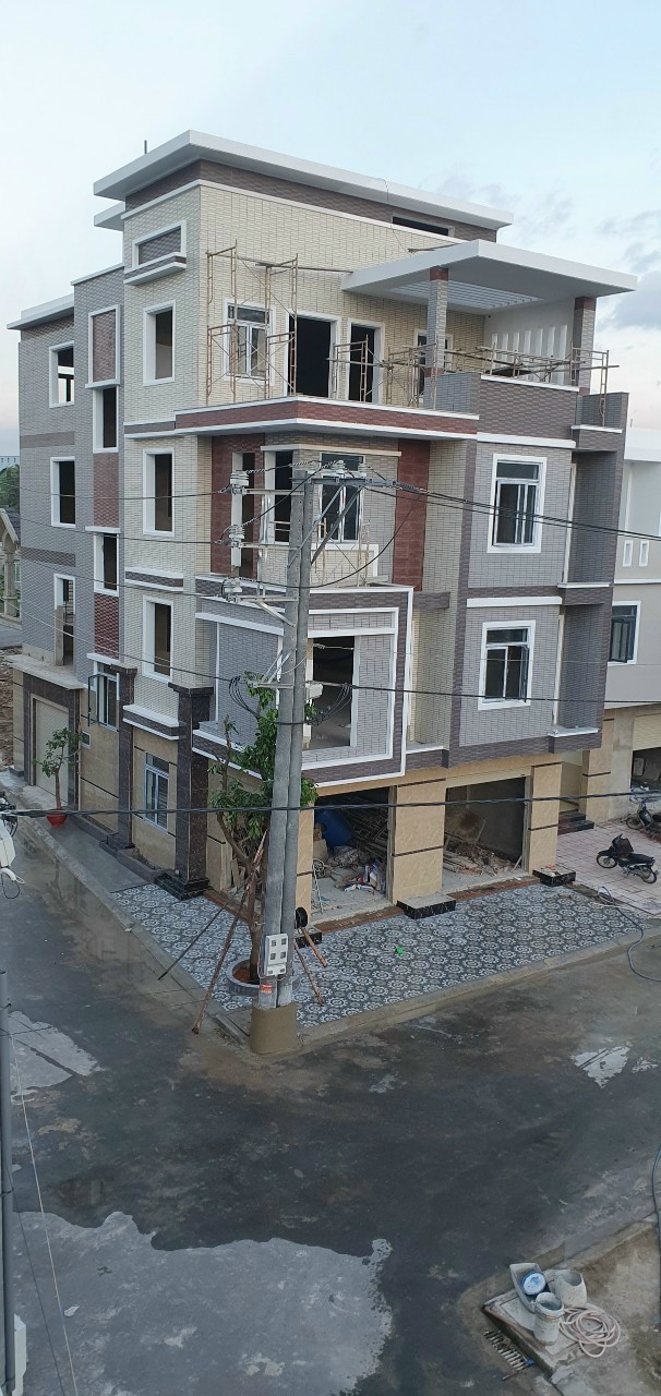 Bán khách sạn góc 2 mặt tiền gần chợ Hương Phước, UBND phường Phước Tân giá 8.8 tỷ