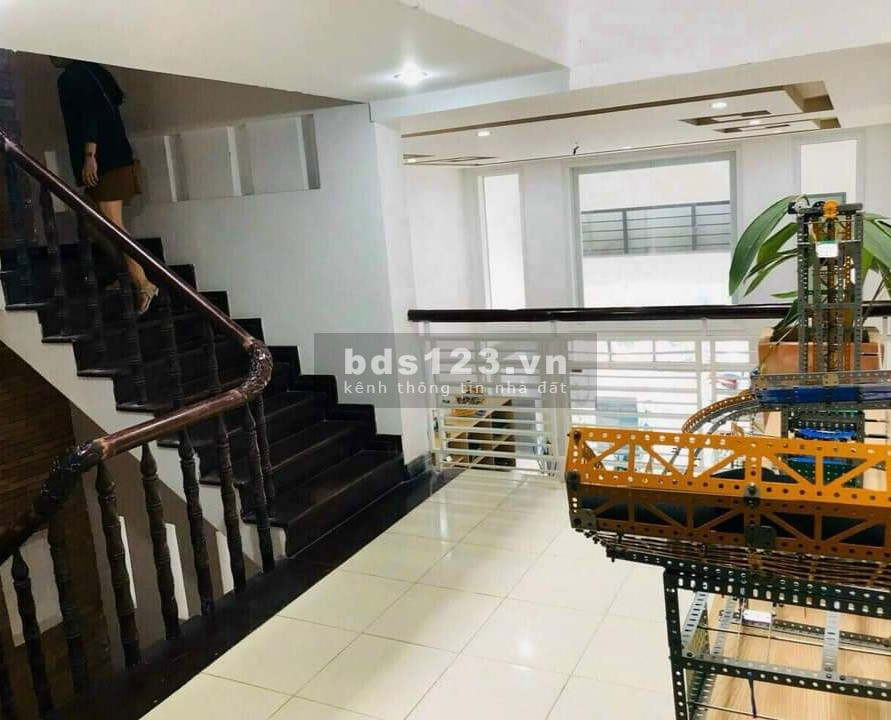 Bán gấp nhà Lô góc, mặt tiền bình long Q.tân phú, 5,2 x 12m, 5 lầu, 10 tỷ. (còn thương lượng)