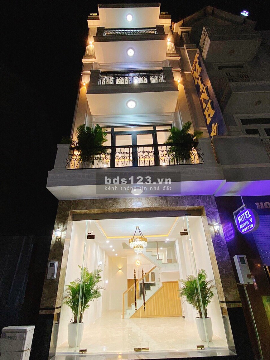Bán nhà phố mặt tiền đường lớn trung tâm Ninh Thuận, tiện ích đầy đủ, đường lớn lhcc