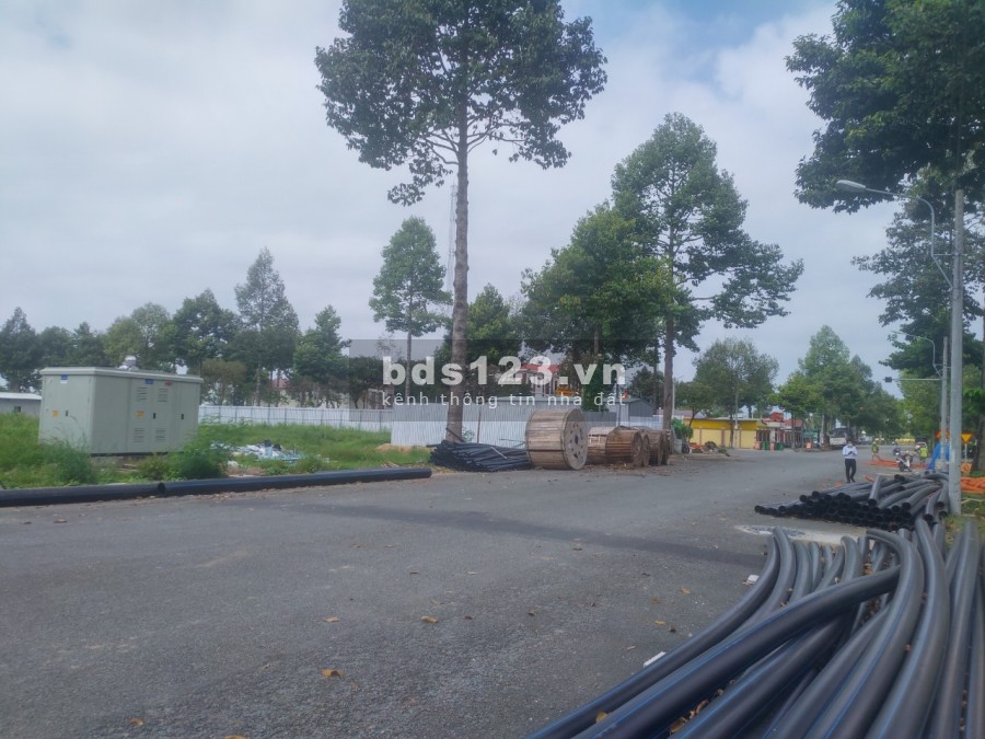 Bán đất ngay trung tâm HC quận Bình Thủy, kế bên quảng trường công viên, đường cây xanh 25m