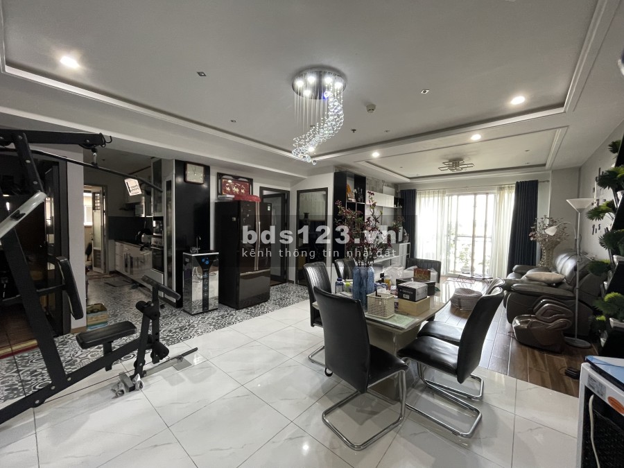 Bán căn hộ 3 phòng ngủ rộng 113 m vuông giá 5,5 tỷ lầu 4 view đẹp CHCC Cosmo Quận 7
