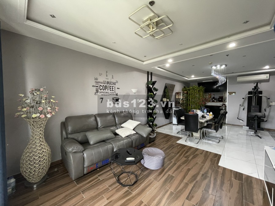 Bán căn hộ 3 phòng ngủ rộng 113 m vuông giá 5,5 tỷ lầu 4 view đẹp CHCC Cosmo Quận 7