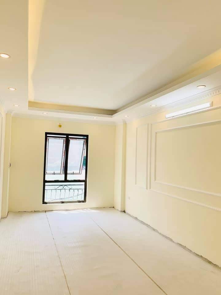 Bán nhà diện tích sử dụng 40m2, 5 tầng, giá 3.2 tỷ nhà mới kính koong gần phố ngõ rộng