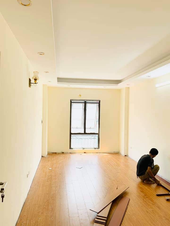 Bán nhà diện tích sử dụng 40m2, 5 tầng, giá 3.2 tỷ nhà mới kính koong gần phố ngõ rộng
