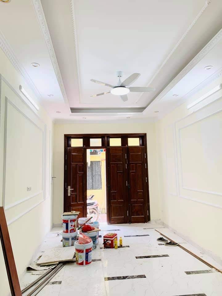 Bán nhà diện tích sử dụng 40m2, 5 tầng, giá 3.2 tỷ nhà mới kính koong gần phố ngõ rộng