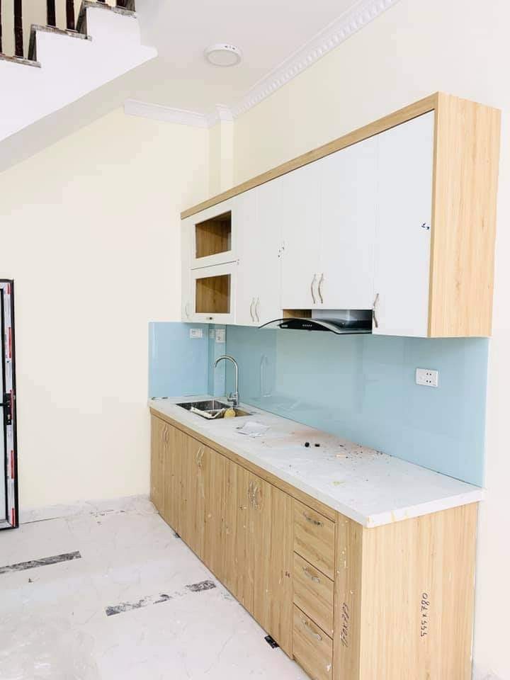 Bán nhà diện tích sử dụng 40m2, 5 tầng, giá 3.2 tỷ nhà mới kính koong gần phố ngõ rộng