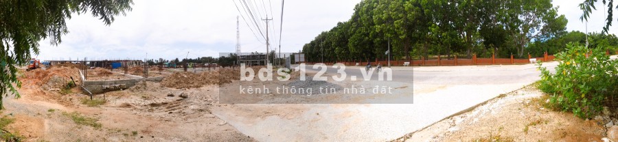 Bán nhà phố mặt tiền đường lớn trung tâm Ninh Thuận, tiện ích đầy đủ, đường lớn lhcc