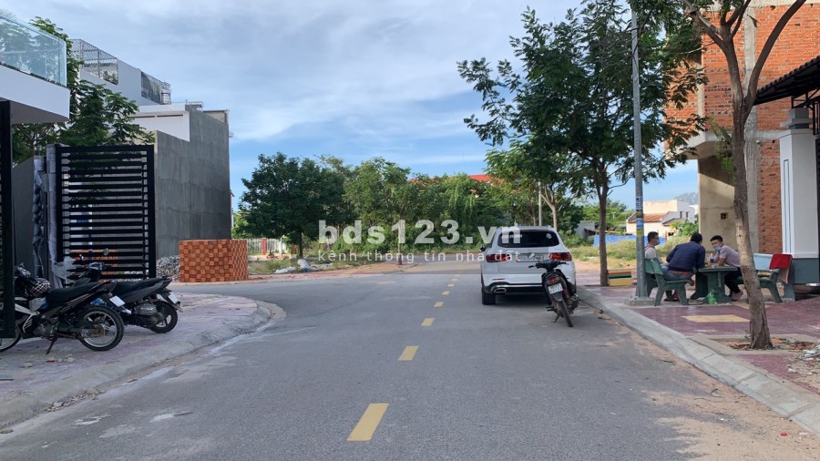 Mua Nhà Mặt Tiền Đường Lớn - Đầu Tư Dịp Cuối Năm ngân hàng hỗ trợ vay lãi suất thấp