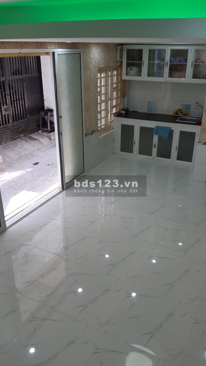 Bán Nhà ngay chợ Tân Thuận Quận 7 hẻm thông 2m7 giá bán chỉ 2.5 tỷ, sổ chính chủ
