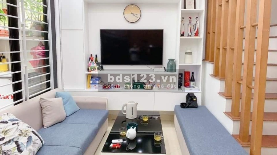 Bán nhà đẹp Nhân Hoà diện tích 30m2, 3 tầng mặt tiền 4.4m, giá 2.3 tỷ, kinh doanh tốt, sổ sẵn