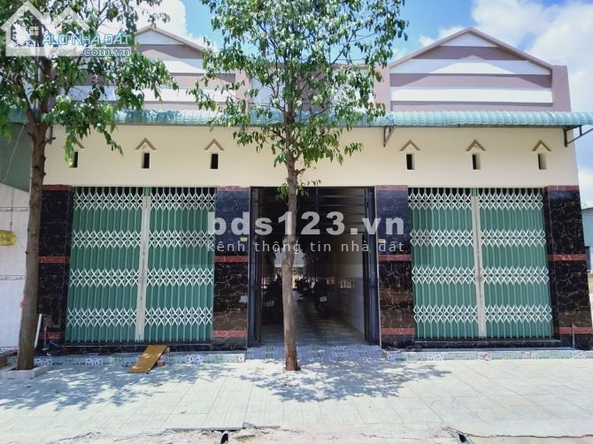 Gia đình tôi cần bán gấp đất lớn 600m2 và căn trọ nhà đang cho thuê thu nhập trên