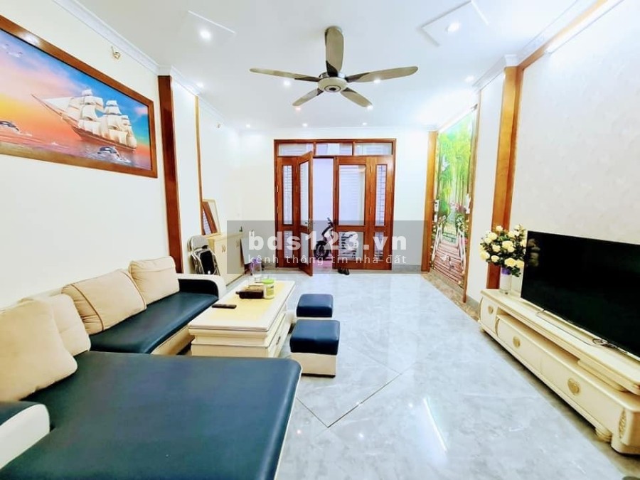 Cần bán gấp nhà Đền Lừ mới chưa ở diện tích sử dụng 40m2, 5 tầng, giá bán nhanh 5.5 tỷ