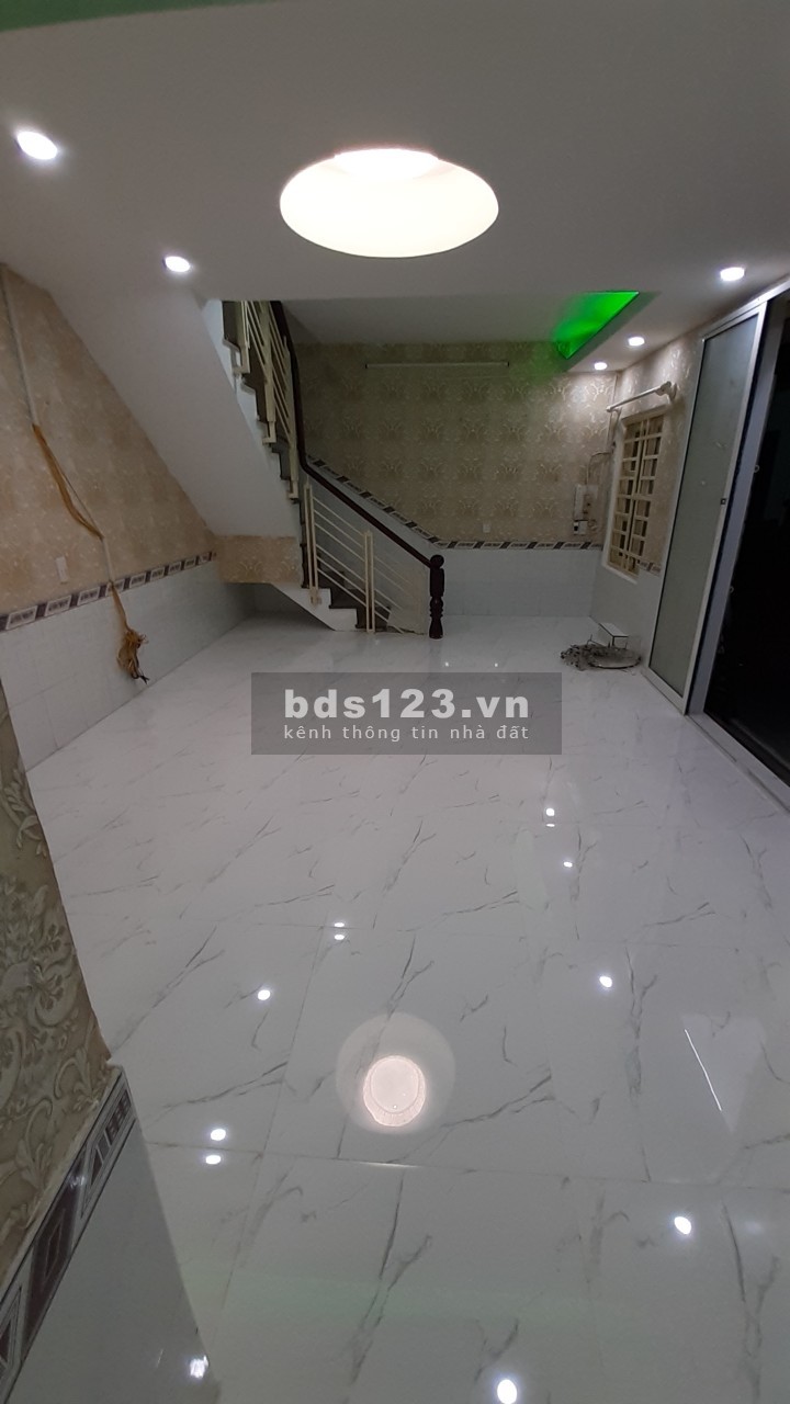 Bán Nhà ngay chợ Tân Thuận Quận 7 hẻm thông 2m7 giá bán chỉ 2.5 tỷ, sổ chính chủ