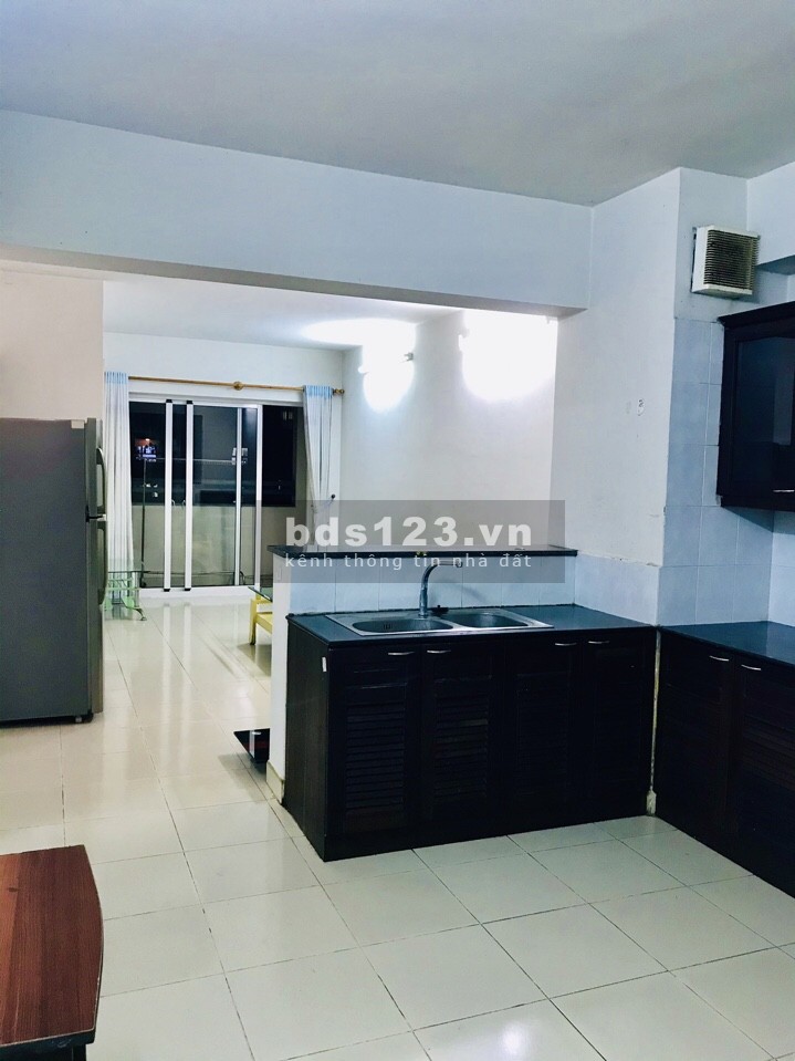 Bán nhanh căn hộ Bàu Cát II, 2pn, 1wc, nhà trống, bán giá 1 tỷ 700tr. Liên hệ: 0384015896 - Chị Mỹ