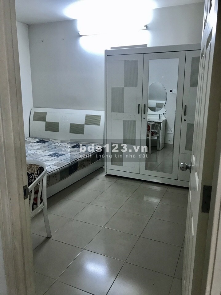 Bán nhanh căn hộ Bàu Cát II, 2pn, 1wc, nhà trống, bán giá 1 tỷ 700tr. Liên hệ: 0384015896 - Chị Mỹ