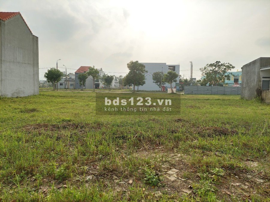 Bán đất cách chợ lớn chỉ vài bước chân giá cực tốt - hỗ trợ vay, sổ đỏ sẵn sàng công chứng nhanh gọn