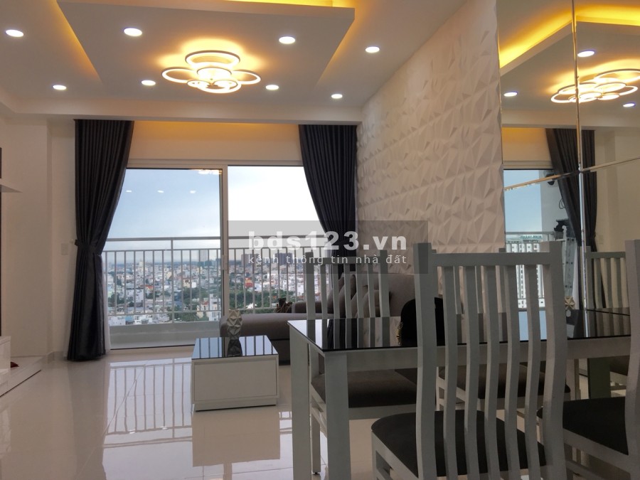Hàng hiếm chung cư Sunrise City North dtsd 65m2, 2 pn có ban công giá bán 3.35 tỷ, lhcc