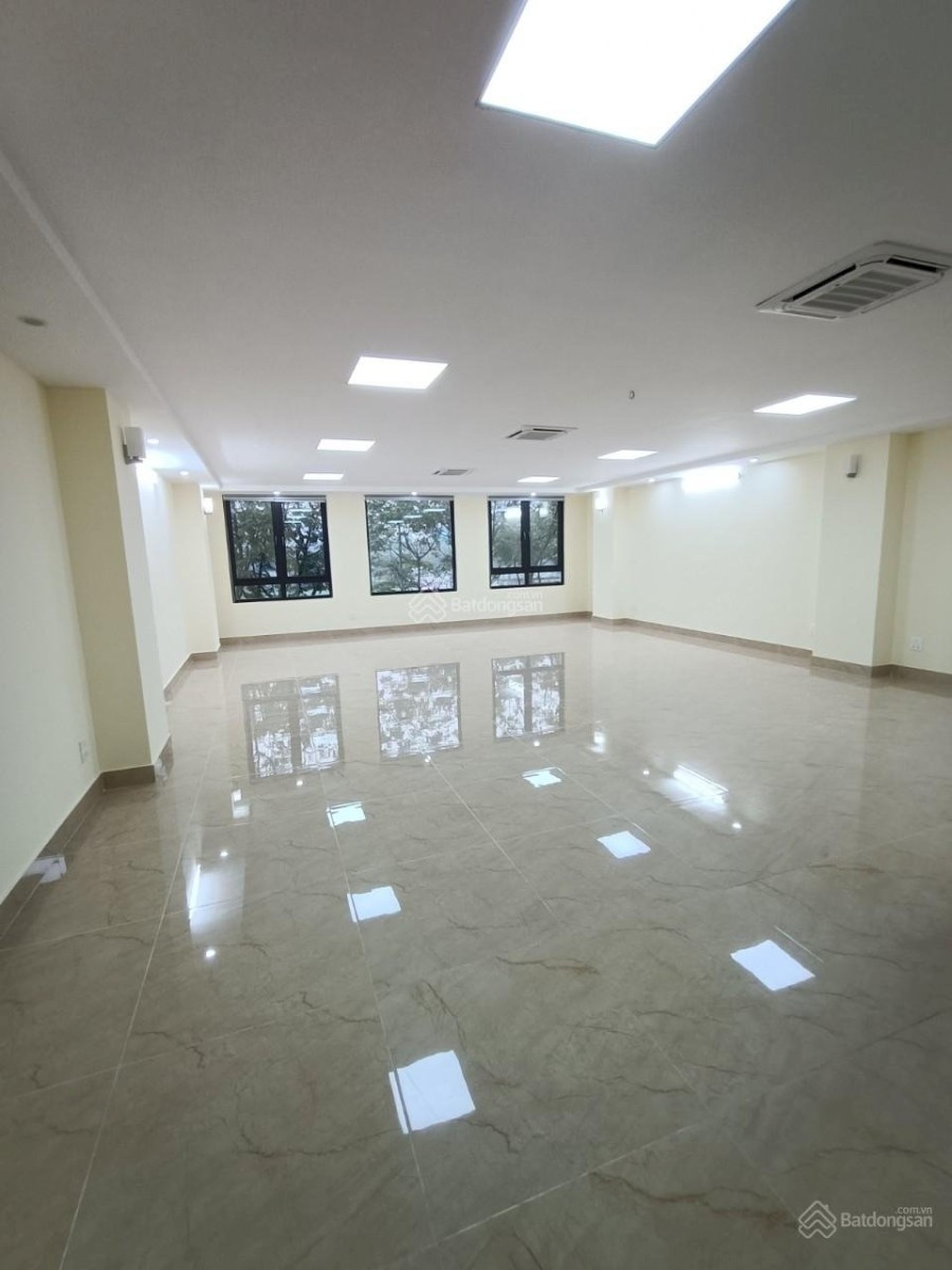 Mặt bằng tầng 2 phố Phạm Tuấn Tài cần cho thuê gấp để giữ nhà không qua môi giới, trung gian