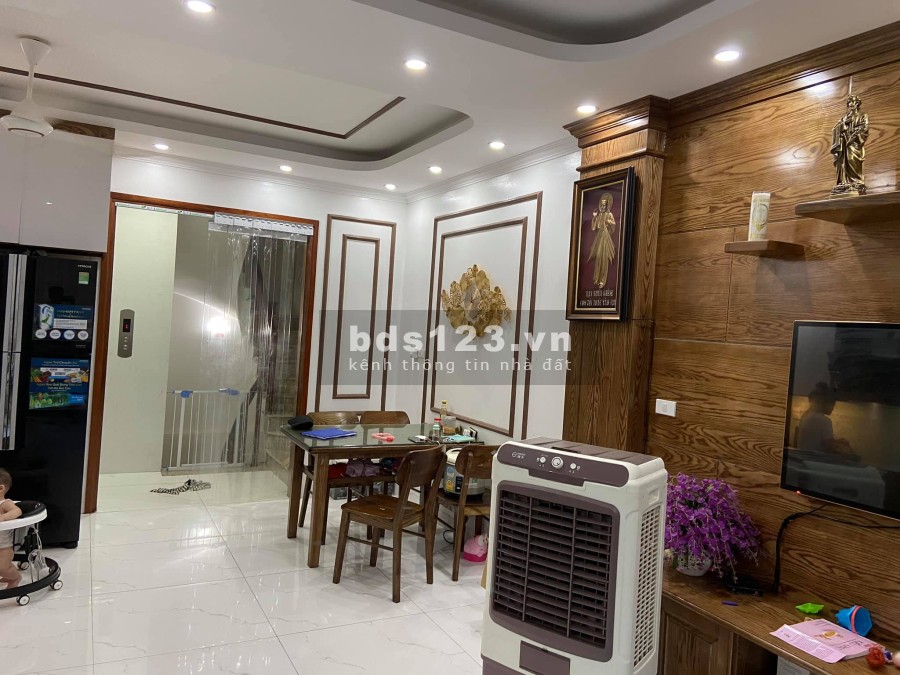 Bán gấp nhà lô góc 6 tầng kinh doanh nhà siêu đẹp. Phố Hàm Nghi, giá bán chỉ 13.5 tỷ