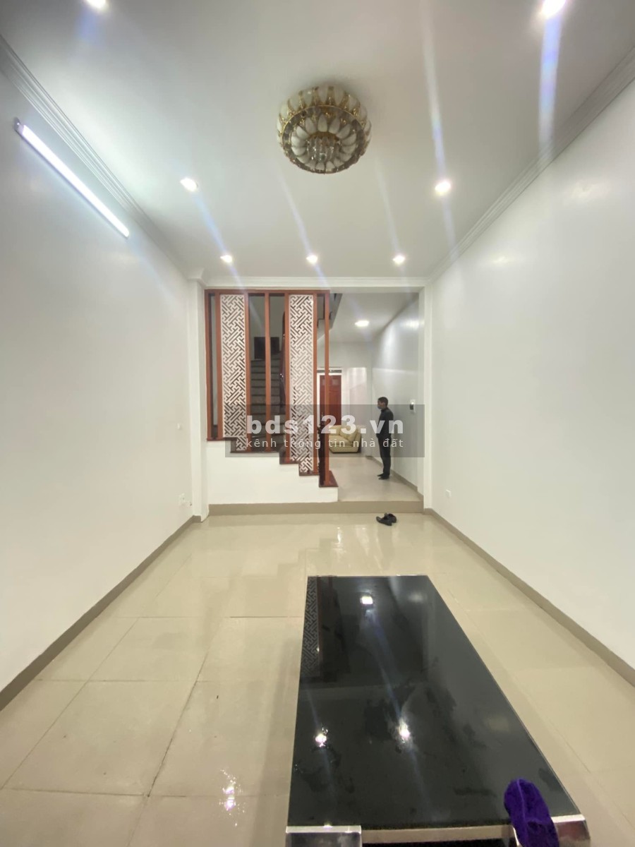 Nhà đẹp vừa ở vừa cho thuê ô chờ thang máy, ô tô đỗ cửa, ô tô dừng đỗ, gần hồ điều hoà