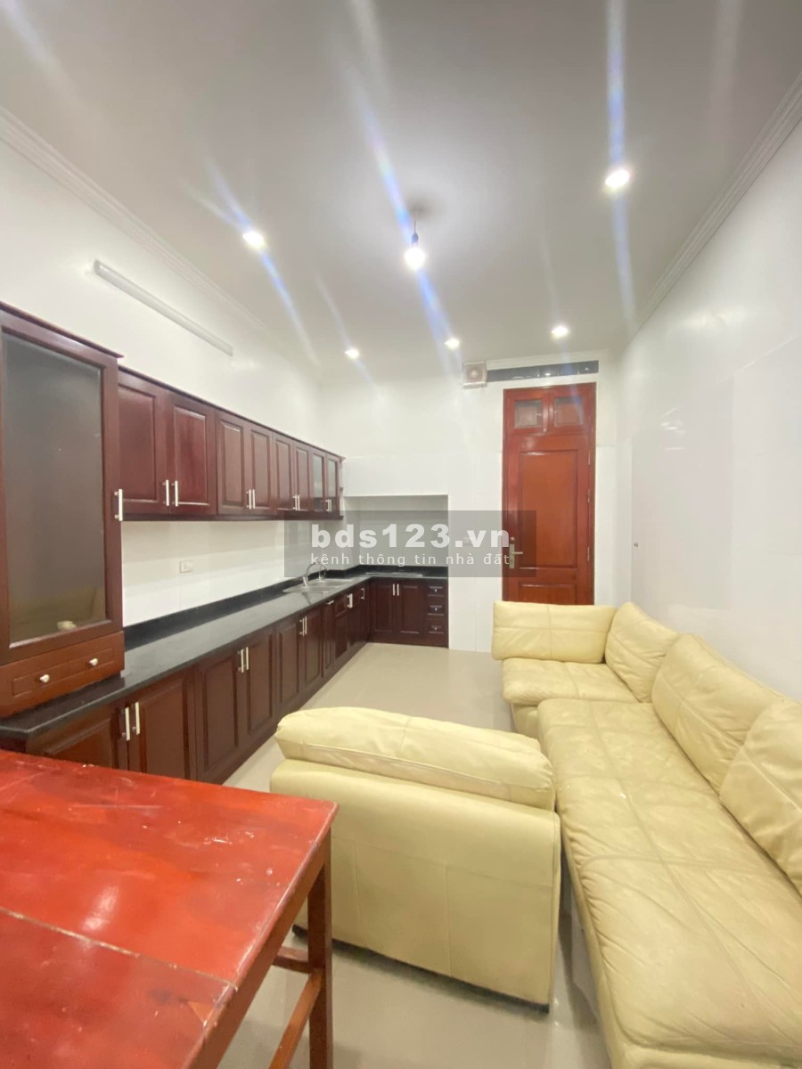 Nhà đẹp vừa ở vừa cho thuê ô chờ thang máy, ô tô đỗ cửa, ô tô dừng đỗ, gần hồ điều hoà