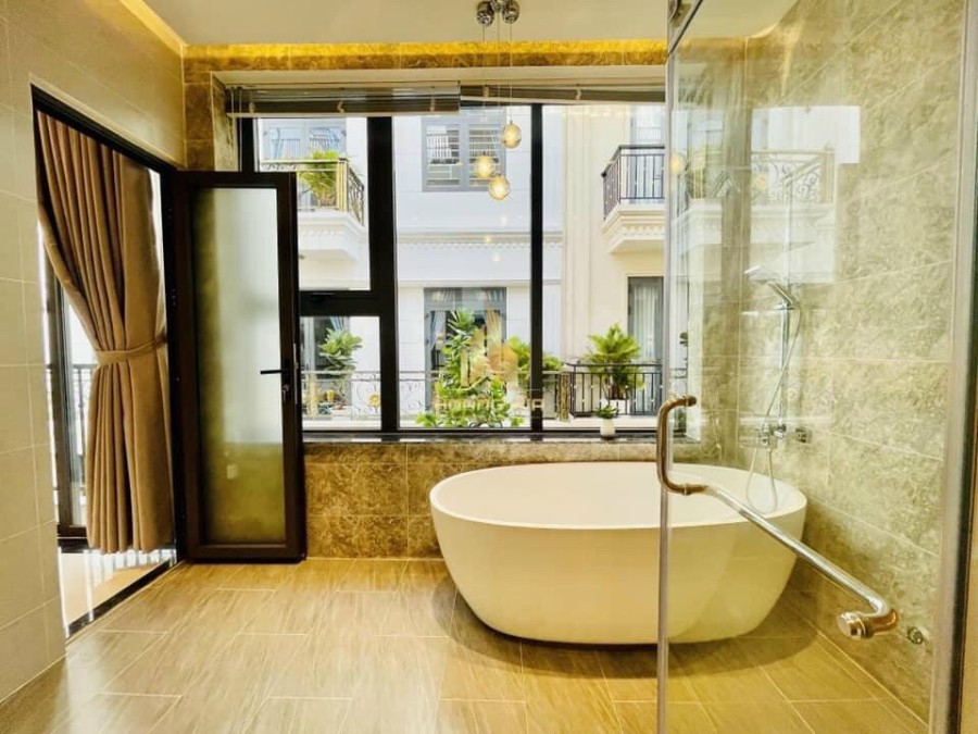 Bán nhà Phạm Văn Chiêu Gò Vấp DT 1 trệt 4 lầu dt 8.6.6 4pn 4wc hồ bơi giá 7.3 tỷ lhcc