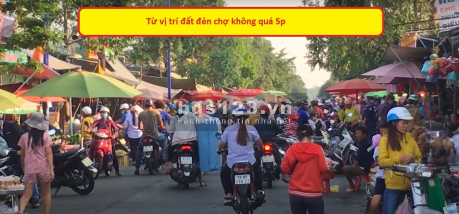 Gia đình thu hồi vốn, cần bán gấp lô đất có 100% thổ cư, sổ hồng riêng, dân cư đông giá 1.57 tỷ