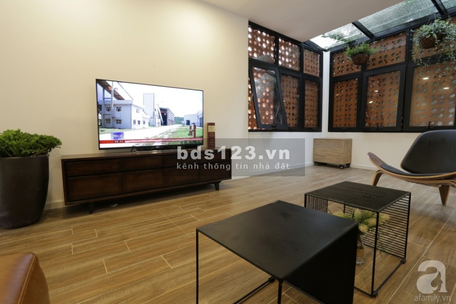 Bán gấp nhà Lạc Long Quân vị trí đắc địa giá 5.6 tỷ, pháp lý đầy đủ, làm việc chính chủ