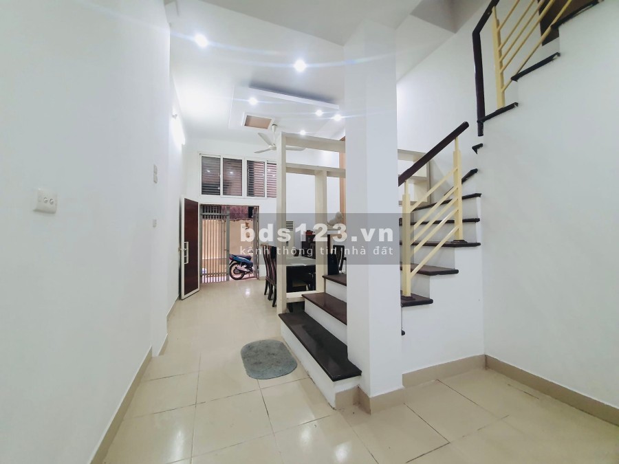 Bán nhà phố Trung Kính Cầu Giấy diện tích 3.7 tỷ, cần bsn gấp nhà đẹp khu Vip