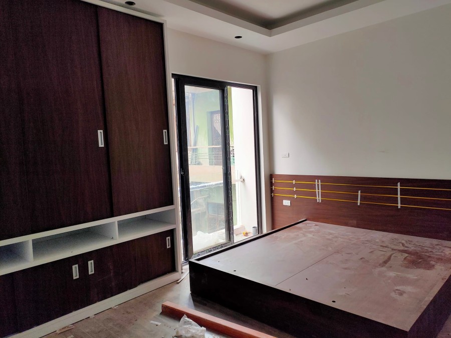 Bán nhà đẹp Giáp Bát thoáng mát ô tô đỗ cổng, diện tích 31m2, 5 tầng, giá bán 3.75 tỷ, lhcc