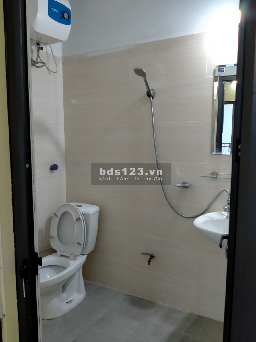 Phòng trọ mới xây có thang máy, ban công thoáng mát khu dân cư đông đúc, giờ tự do