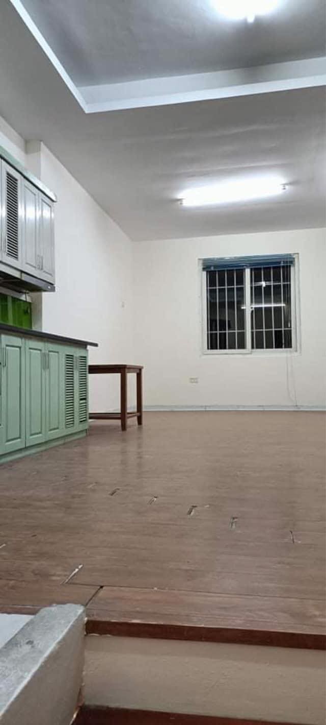 Bán nhà Hoàng Hoa Thám, ngõ ô tô. Vừa ở vừa kinh doanh đúc kiên cố 5 tầng, đầy đủ công nắng