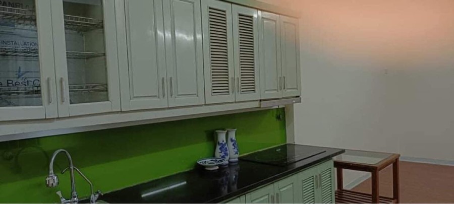 Bán nhà Hoàng Hoa Thám, ngõ ô tô. Vừa ở vừa kinh doanh đúc kiên cố 5 tầng, đầy đủ công nắng