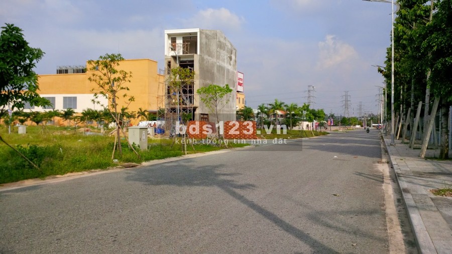 Chính Chủ Cần Bán Gấp 450m2 Đất Và 12 Phòng Trọ Ngay Cổng Chính Khu Đô Thị