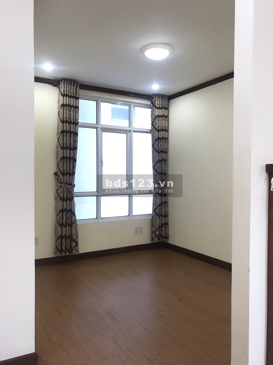 Tôi cần tiền nên muốn bán nhanh căn hộ trong chung cư Giai Việt Hoàng Anh, số 856 Tạ Quang Bửu