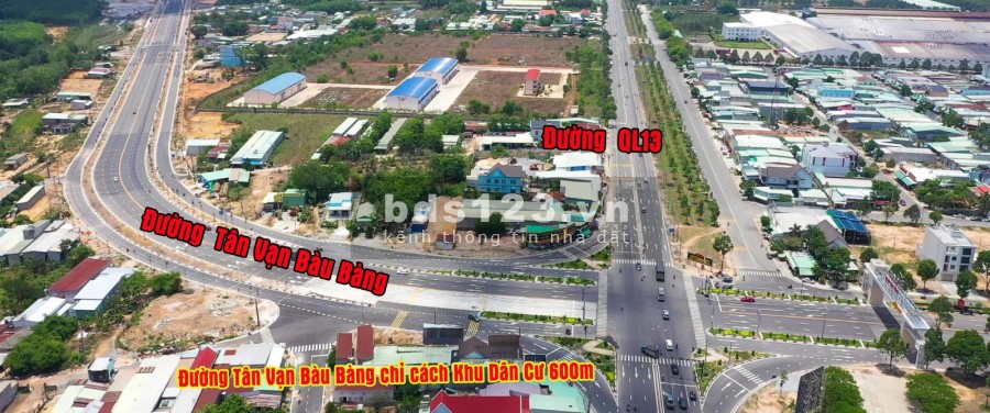 Cần bán lô đất mặt nhựa 15m, ngang 8m, sâu 22m, mình đã tách thành 2 sổ hòng riêng