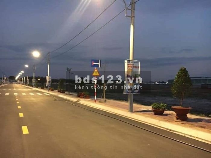 Cần bán lô đất mặt nhựa 15m, ngang 8m, sâu 22m, mình đã tách thành 2 sổ hòng riêng