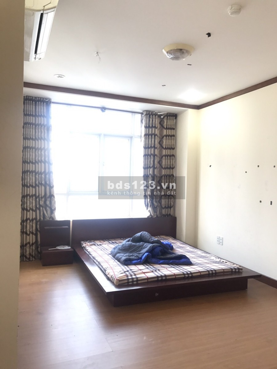 Tôi cần tiền nên muốn bán nhanh căn hộ trong chung cư Giai Việt Hoàng Anh, số 856 Tạ Quang Bửu