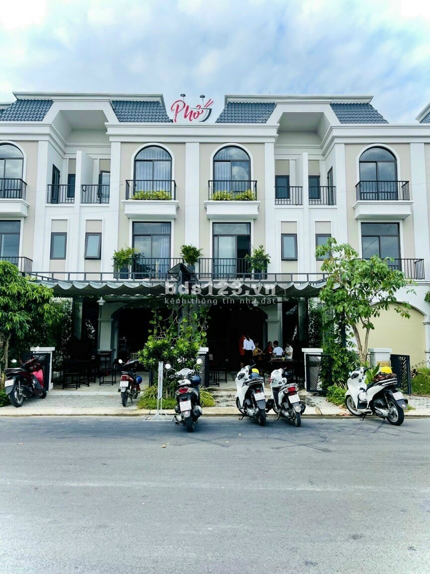 Nhà phố Phường 6 Tân An Long An giá 780 triệu, đã có sổ hồng sang tên công chứng ngay