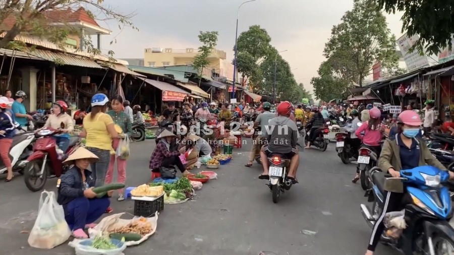 Bán lỗ lô đất giá 980.000.000đ để trả nợ ngân hàng, khu dân cư hiện hữu sinh sống rất đông đúc