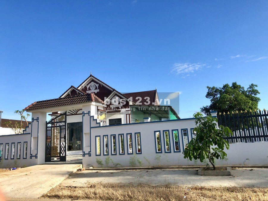 Bán đất nền mặt tiền phường Đô Vinh Ninh Thuận giá 375 triệu nằm trong khu dân cư đông