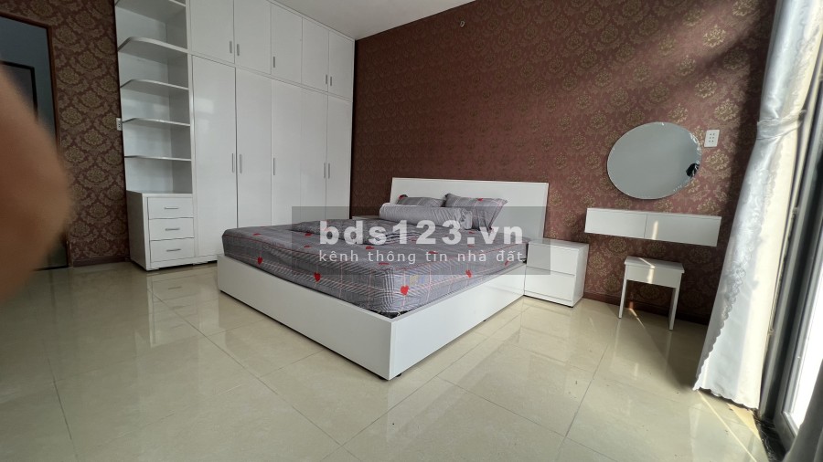 Bán nhà nguyên căn giá chỉ 1,2 tỷ, Cách chợ Bình Chánh 3km, còn bớt đường lớn, xe ra vào thoải mái