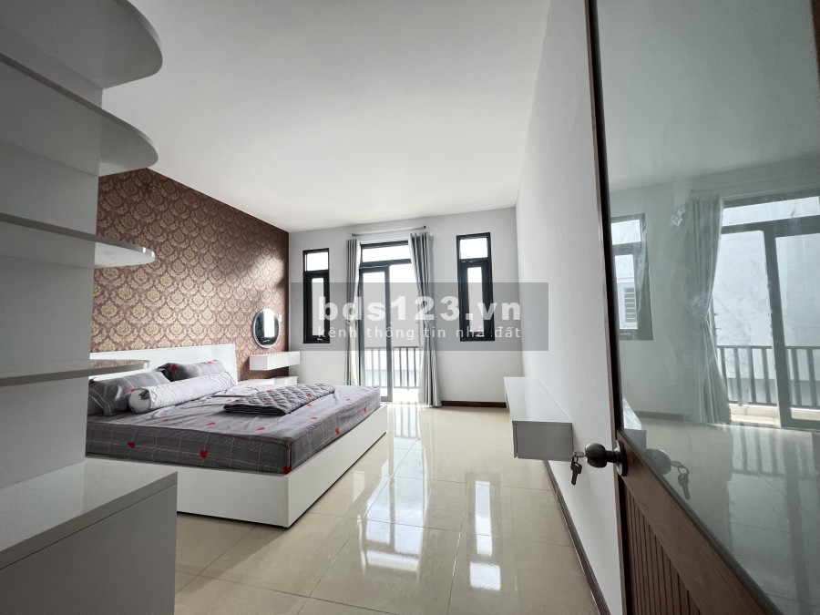 Bán nhà nguyên căn giá chỉ 1,2 tỷ, Cách chợ Bình Chánh 3km, còn bớt đường lớn, xe ra vào thoải mái