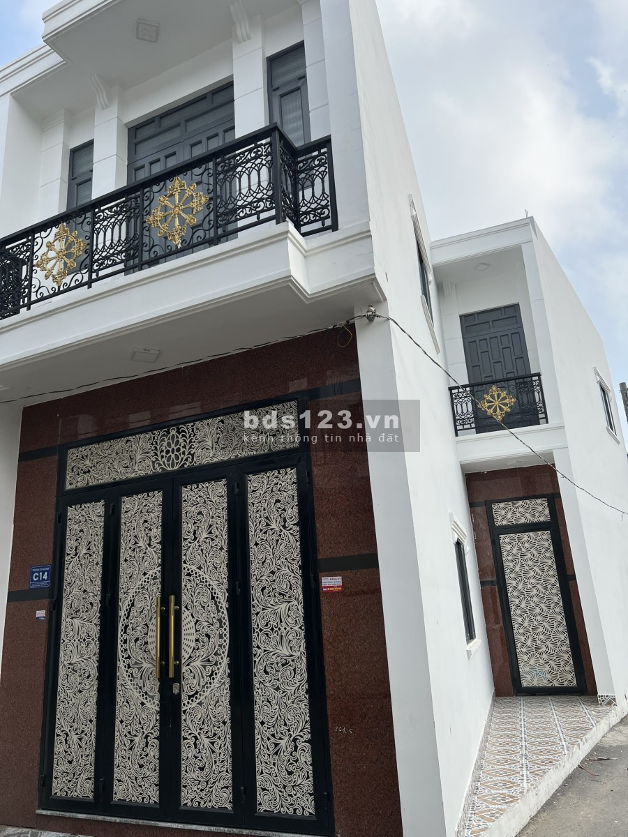Bán nhà nguyên căn giá chỉ 1,2 tỷ, Cách chợ Bình Chánh 3km, còn bớt đường lớn, xe ra vào thoải mái